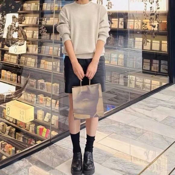Unisex 100% cashmere crew neck sweater size M